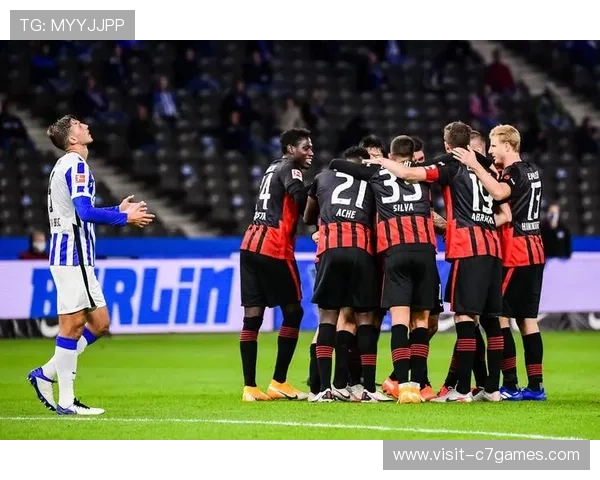 欧洲冠军联赛小组赛焦点战巴萨主场迎战曼联，双方阵容分析与赛前预测